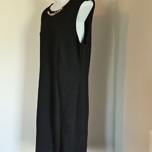 Black Sheath Midi Dress with Crew Neck for Night Out